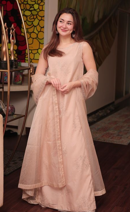 Hania Aamir’s Pink Beige Pakistani Suit